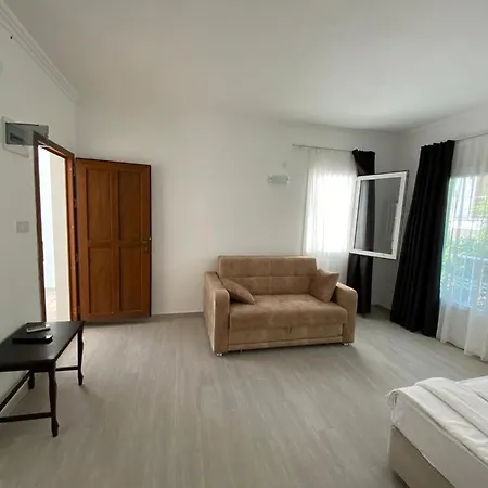 Manolya Hotel *